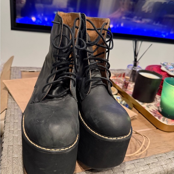 Chic Black Lace-Up Platform Boots - Picture 6 of 11